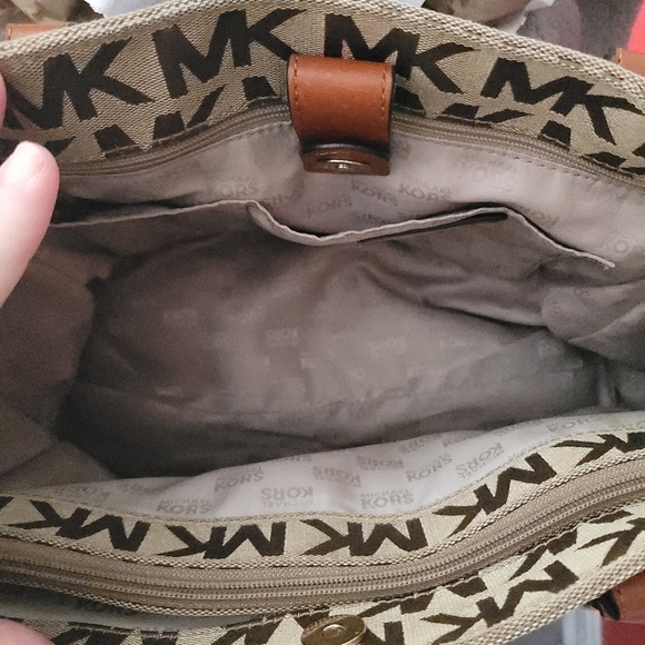 Michael Kors Jet Set Medium Work Tote or Purse Excellent condition - Picture 9 of 11